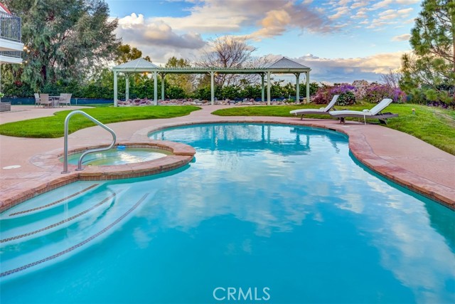 4020 Clarinda Drive, Tarzana CA: https://media.crmls.org/medias/f2a84b8f-7d95-48c4-92ba-071e890aa183.jpg