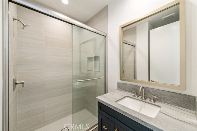 Detail Gallery Image 17 of 36 For 228 Stage, Irvine,  CA 92618 - 5 Beds | 5 Baths