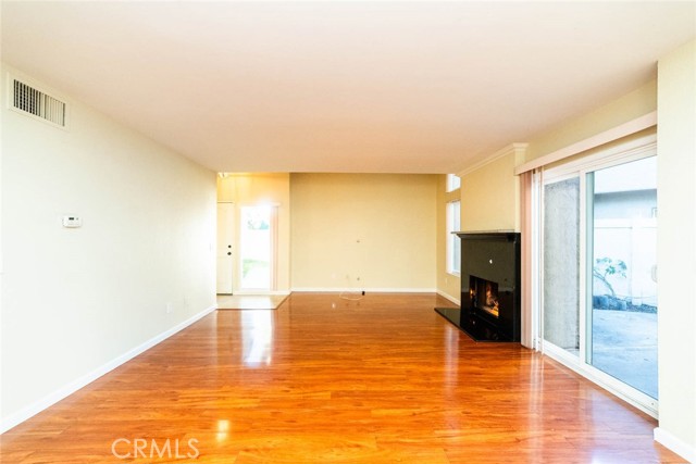 Detail Gallery Image 4 of 28 For 923 Lombard Ct, Costa Mesa,  CA 92626 - 3 Beds | 2/1 Baths