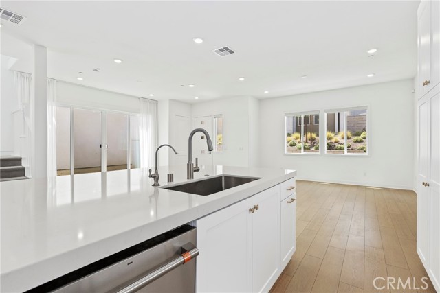 27124 Purple Sage Court, Valencia CA: https://media.crmls.org/medias/f2a953d3-6a8d-4e22-8f89-233c78da7618.jpg