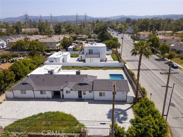 Detail Gallery Image 1 of 33 For 18856 Calvert St, Reseda,  CA 91335 - 3 Beds | 2/1 Baths