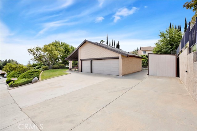 17500 Rushing Drive, Granada Hills CA: https://media.crmls.org/medias/f2aaf6af-9b12-4400-95ad-9a65d9c45306.jpg
