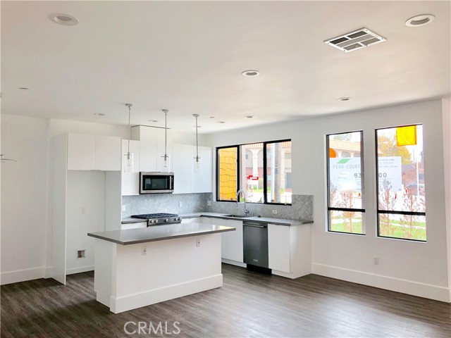 Detail Gallery Image 13 of 34 For 4201 Pennsylvania Ave, La Crescenta,  CA 91214 - 3 Beds | 2/1 Baths