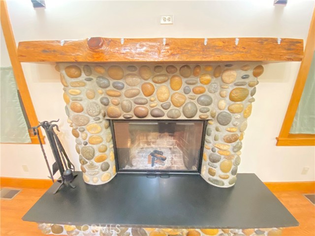 Detail Gallery Image 5 of 29 For 53300 Meadow Dr, Idyllwild,  CA 92549 - 3 Beds | 2/1 Baths