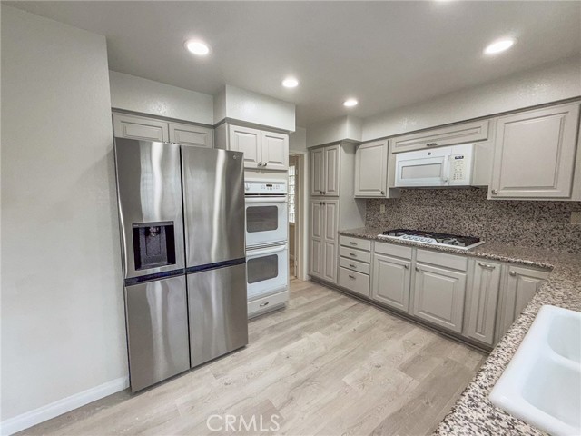 Detail Gallery Image 8 of 55 For 5018 Evanwood Ave, Oak Park,  CA 91377 - 4 Beds | 2/1 Baths