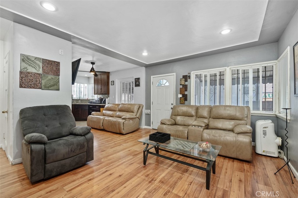 9819 S S. Normandie