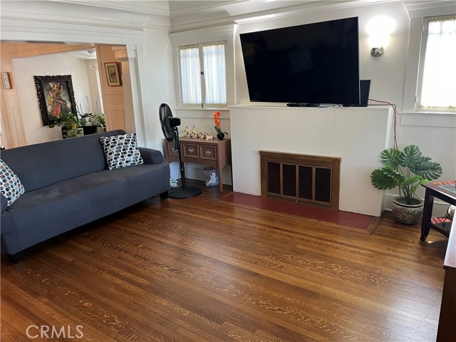 138 N Dillon Street, Los Angeles CA: https://media.crmls.org/medias/f2acb1da-4686-4539-9ff3-e3bae1318cae.jpg