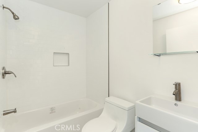 Detail Gallery Image 7 of 10 For 6745 Laurel Canyon Bld #103,  North Hollywood,  CA 91606 - 2 Beds | 1 Baths