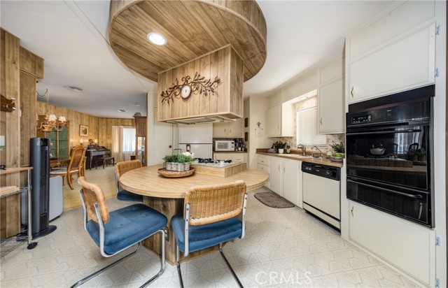 Detail Gallery Image 8 of 23 For 1423 Century, Redlands,  CA 92374 - 2 Beds | 2 Baths