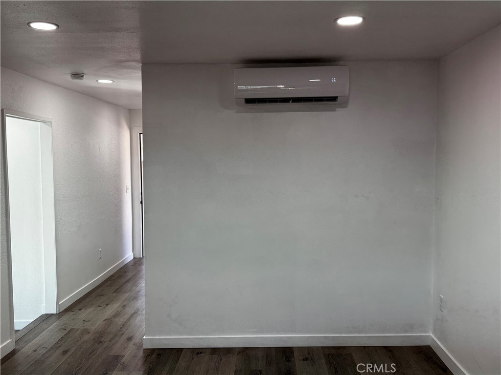 https://media.crmls.org/medias/f2ad1d8a-bdac-47d0-810f-e5c3ecd3644a.jpg?preset=X-Large