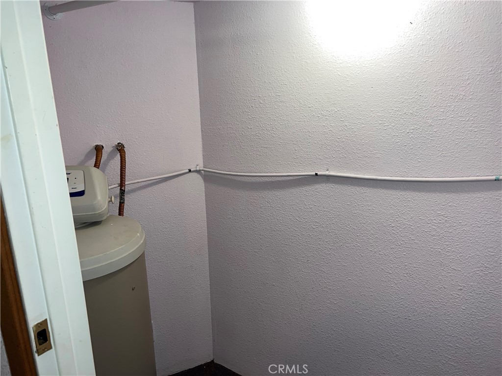 https://media.crmls.org/medias/f2ad2a56-38a0-4954-9e40-d4273269ed59.jpg?preset=X-Large