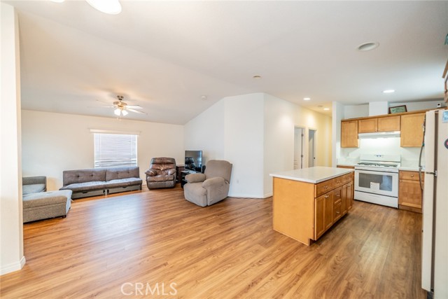 Detail Gallery Image 9 of 37 For 22111 Newport Ave #5,  Grand Terrace,  CA 92313 - 3 Beds | 2 Baths