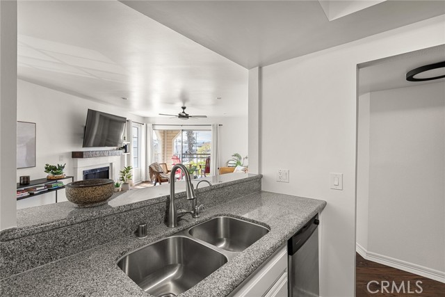 Detail Gallery Image 13 of 26 For 1100 Newport Ave #307,  Long Beach,  CA 90804 - 2 Beds | 2 Baths