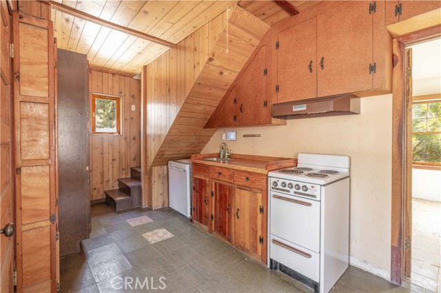 Detail Gallery Image 5 of 25 For 924 W Rainbow Bld, Big Bear City,  CA 92314 - 2 Beds | 1 Baths