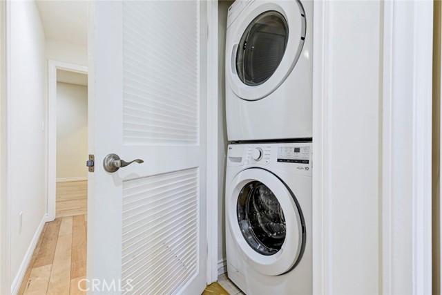 Detail Gallery Image 20 of 32 For 556 E Palm Ave #102,  Burbank,  CA 91501 - 3 Beds | 3 Baths