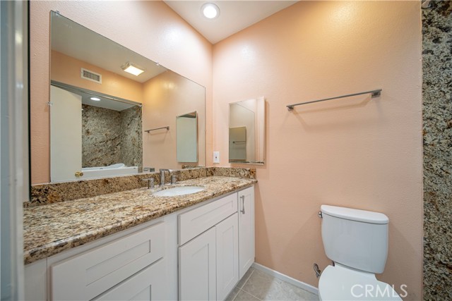 75 Willow Tree Lane, Irvine CA: https://media.crmls.org/medias/f2aec53a-2be1-4174-816c-29166310e1d2.jpg