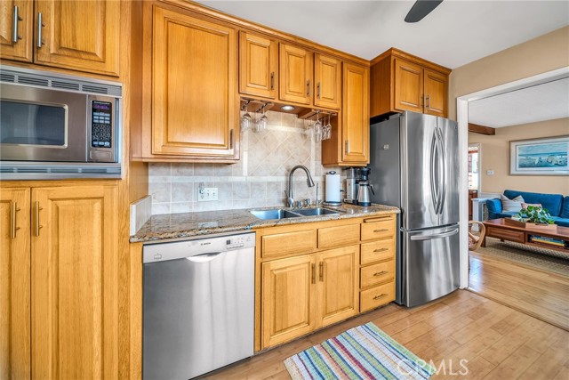 1907 Gates Avenue, Redondo Beach, California 90278, 2 Bedrooms Bedrooms, ,2 BathroomsBathrooms,Residential,Sold,Gates,PV21127112