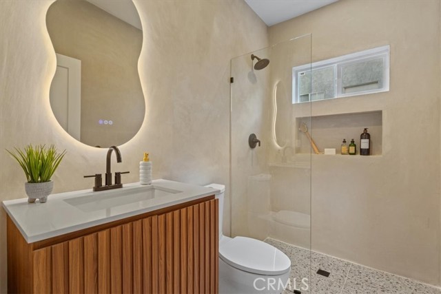 Detail Gallery Image 20 of 52 For 23755 Clarendon, Woodland Hills,  CA 91367 - 4 Beds | 3 Baths