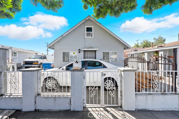 Detail Gallery Image 17 of 22 For 7010 San Vincente, Paramount,  CA 90723 - – Beds | – Baths