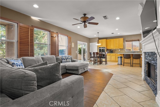 Detail Gallery Image 13 of 72 For 29724 Castlebury, Castaic,  CA 91384 - 4 Beds | 3 Baths