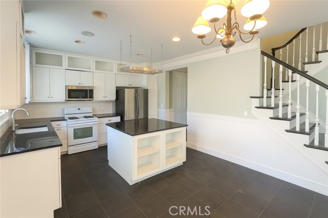 Detail Gallery Image 8 of 34 For 3057 Hawthorne, Perris,  CA 92571 - 4 Beds | 2/1 Baths