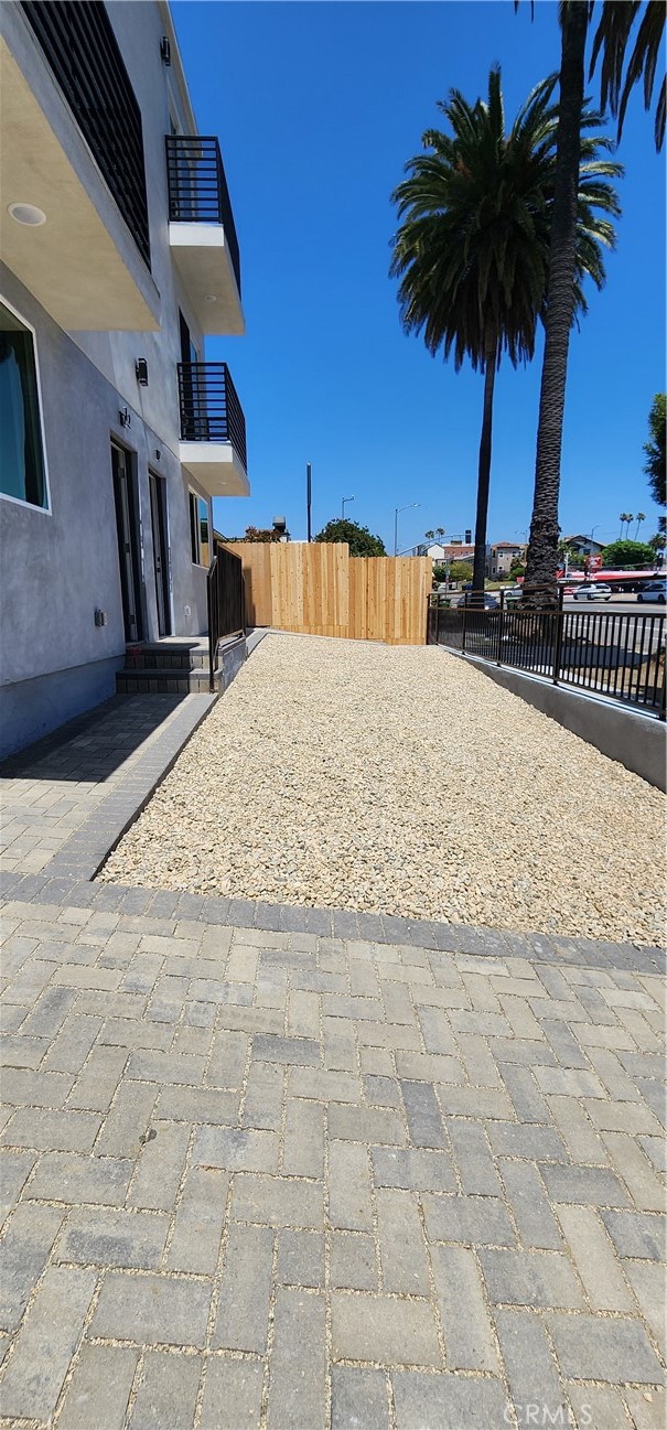 117 S Rampart Blvd, Los Angeles CA: https://media.crmls.org/medias/f2b15123-cfc4-4290-9aa4-714dc9c378ed.jpg