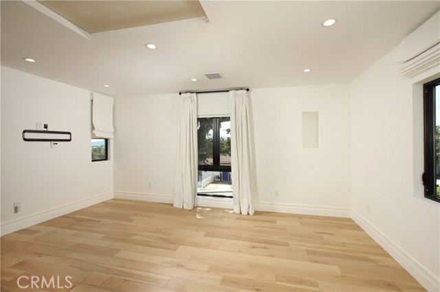 452 Woodbury Road, Glendale CA: https://media.crmls.org/medias/f2b169c0-8560-43e4-9c64-0d4585dbdfd5.jpg