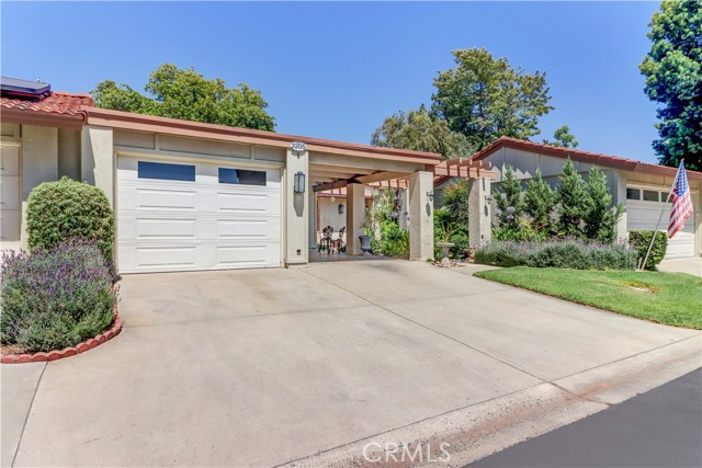 3205 Via Buena, Laguna Woods CA: https://media.crmls.org/medias/f2b1872a-b2aa-4f24-857d-31b803d835a2.jpg