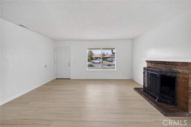 Detail Gallery Image 6 of 16 For 24404 Chippewa, Moreno Valley,  CA 92557 - 4 Beds | 2 Baths