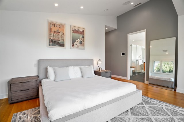 11308 Dona Teresa Dr, Studio City CA: https://media.crmls.org/medias/f2b38059-f1b5-4969-a240-f2efe6350494.jpg