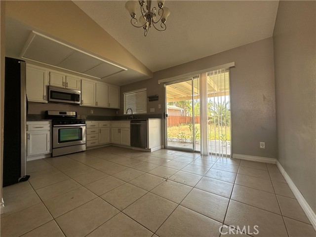 Detail Gallery Image 10 of 12 For 16193 Space Dr, Moreno Valley,  CA 92551 - 2 Beds | 2 Baths