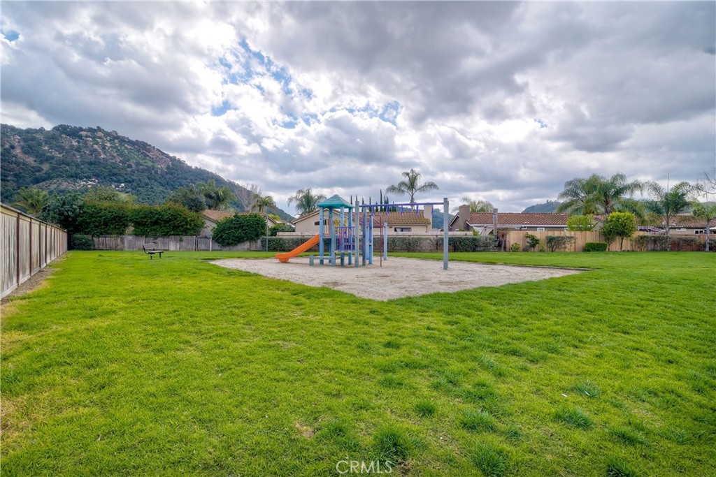 https://media.crmls.org/medias/f2b42216-55fa-4228-867d-3a2fe7e15992.jpg?preset=X-Large