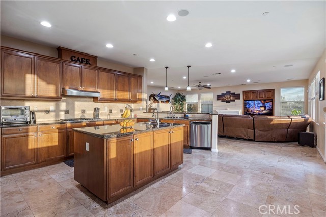 Detail Gallery Image 17 of 62 For 290 Cross Rail, Norco,  CA 92860 - 5 Beds | 4/1 Baths