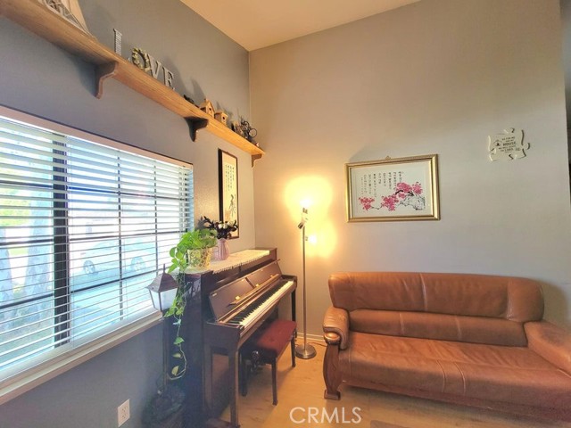 Detail Gallery Image 20 of 29 For 44239 Ruthron Ave, Lancaster,  CA 93536 - 33 Beds | 2 Baths