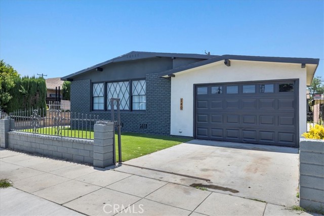 140 E 69th Street, Long Beach CA: https://media.crmls.org/medias/f2b61875-de8f-43e1-b671-366387f39475.jpg