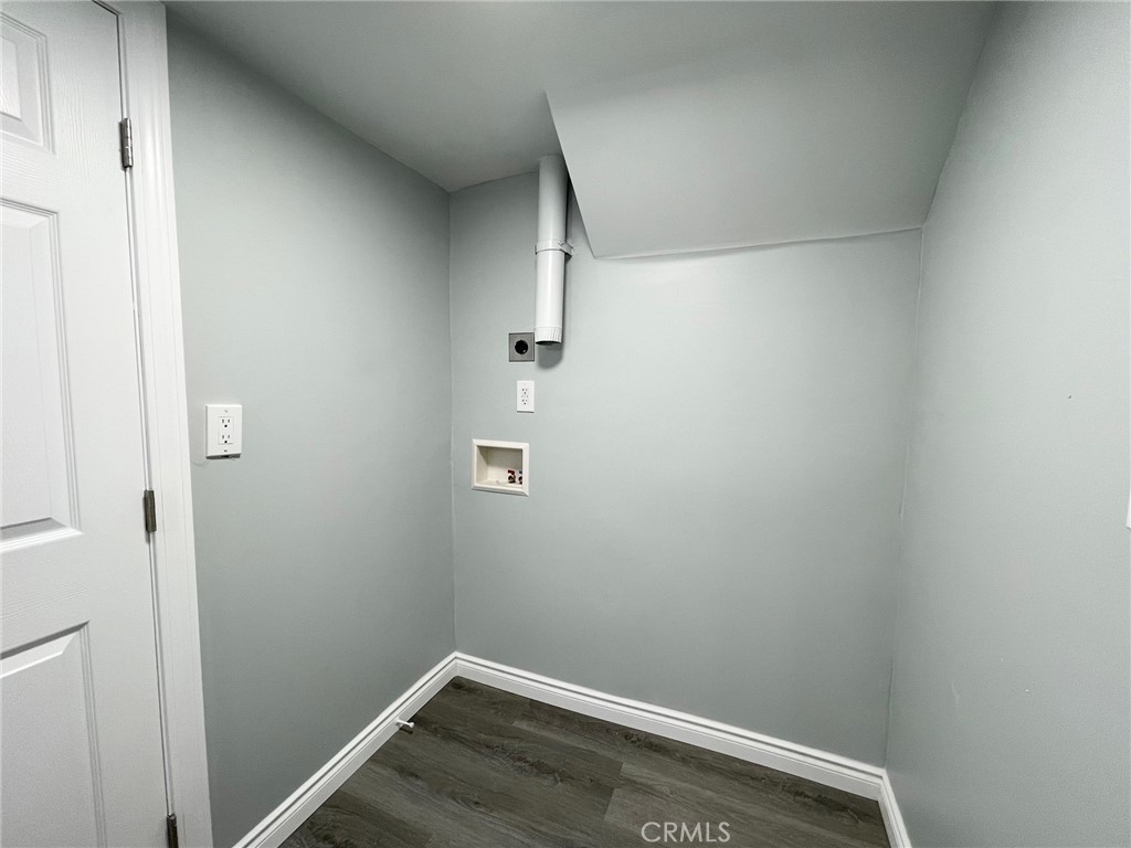 https://media.crmls.org/medias/f2b65246-0641-4214-a0a0-729cf9d9ac99.jpg?preset=X-Large