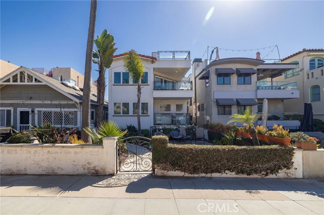 Detail Gallery Image 1 of 40 For 32 8th St, Hermosa Beach,  CA 90254 - 3 Beds | 3/1 Baths