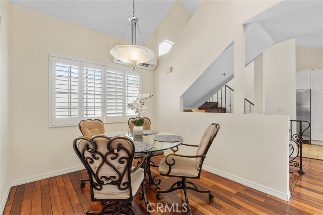 221 Violet Avenue, Monrovia CA: https://media.crmls.org/medias/f2b79364-89c5-4868-bf3b-e3076a98347e.jpg