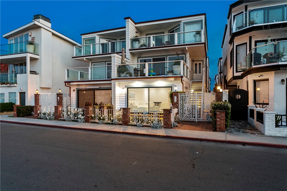 Detail Gallery Image 2 of 39 For 1817 W Bay Ave #3,  Newport Beach,  CA 92663 - 2 Beds | 2/1 Baths