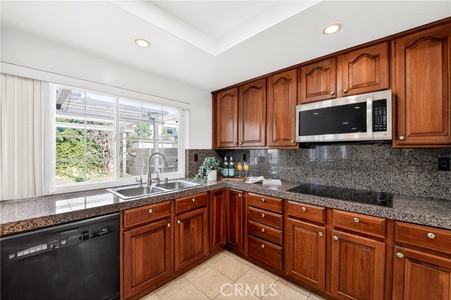 Detail Gallery Image 17 of 69 For 12525 Semora St, Cerritos,  CA 90703 - 4 Beds | 2/1 Baths
