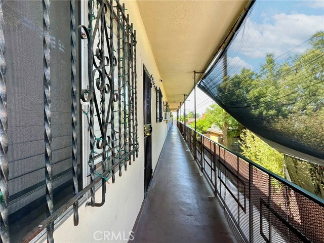 4346 Union Pacific Avenue, Los Angeles CA: https://media.crmls.org/medias/f2b8d915-14b9-4a55-98cf-9aca2a2adf5d.jpg