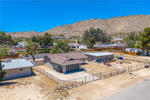 Detail Gallery Image 4 of 37 For 7000 Tamarisk Ave, Yucca Valley,  CA 92284 - 2 Beds | 1 Baths