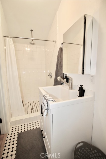 Detail Gallery Image 8 of 9 For 1034 N Beverly Glen Bld, Los Angeles,  CA 90077 - 0 Beds | 1 Baths