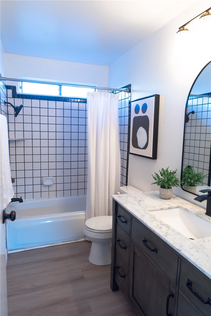 Detail Gallery Image 10 of 22 For 696 W Lori Ann Ave, Azusa,  CA 91702 - 2 Beds | 2 Baths