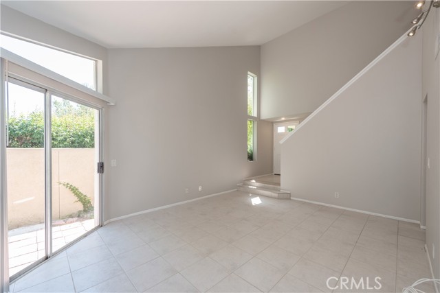385 Stanford Court, Irvine CA: https://media.crmls.org/medias/f2ba4c3b-7672-40dd-add0-c973da7d3893.jpg