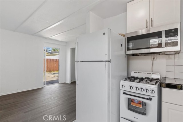 18713 Vanowen Street, Reseda CA: https://media.crmls.org/medias/f2bb8617-d7fe-4b3f-8647-220475f8b828.jpg