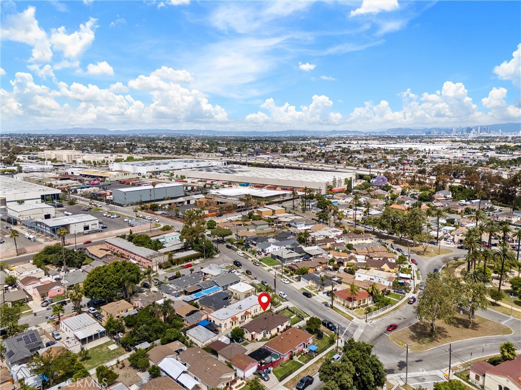 https://media.crmls.org/medias/f2bbde5e-25f9-4b02-ade0-ebba72ec9684.jpg?preset=X-Large