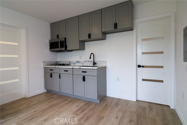 Detail Gallery Image 4 of 5 For 7844 Lasaine, Northridge,  CA 91325 - 1 Beds | 1 Baths