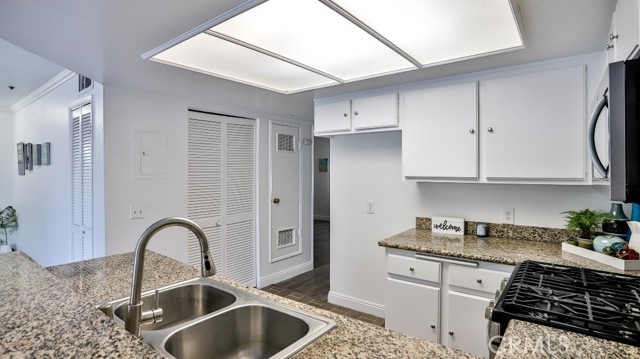 Detail Gallery Image 19 of 46 For 12591 Westminster Ave #210,  Garden Grove,  CA 92843 - 2 Beds | 2 Baths