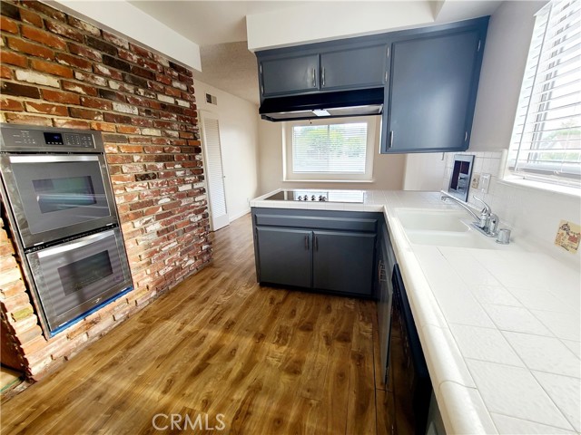 1463 Strawberry Hill Road, Thousand Oaks CA: https://media.crmls.org/medias/f2bcebb1-aafe-4e50-90ee-d24a4deafb7f.jpg